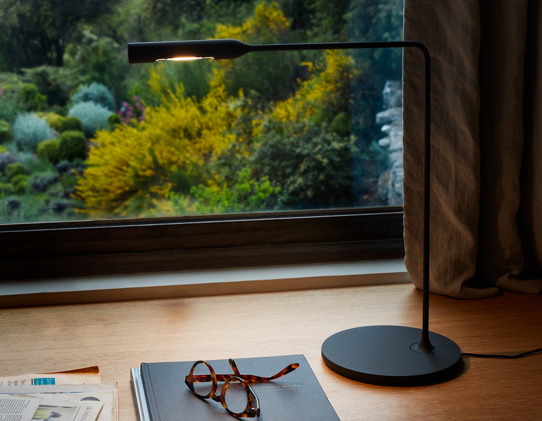 Lumina, Flo Desk Schwarz